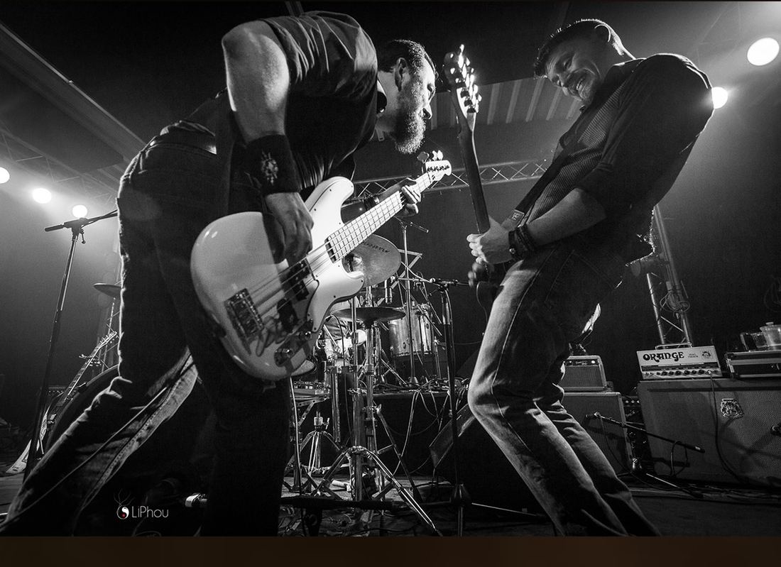 Live 01